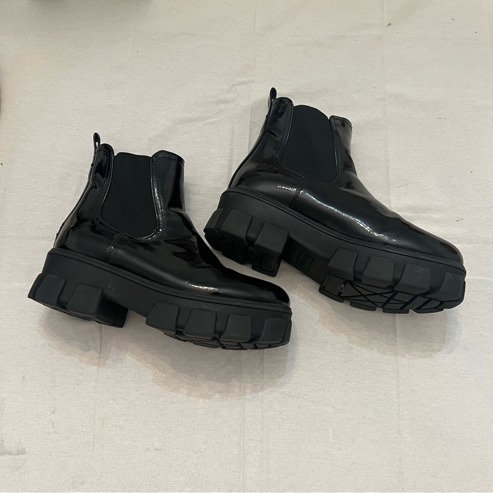 UNIONBAY Glossy Black Ankle Boots
